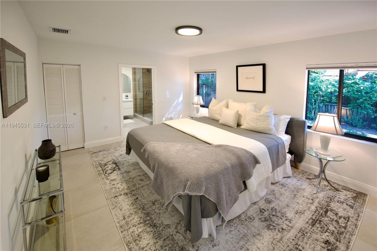 360 NE 87th St, El Portal, FL 33138 Photo