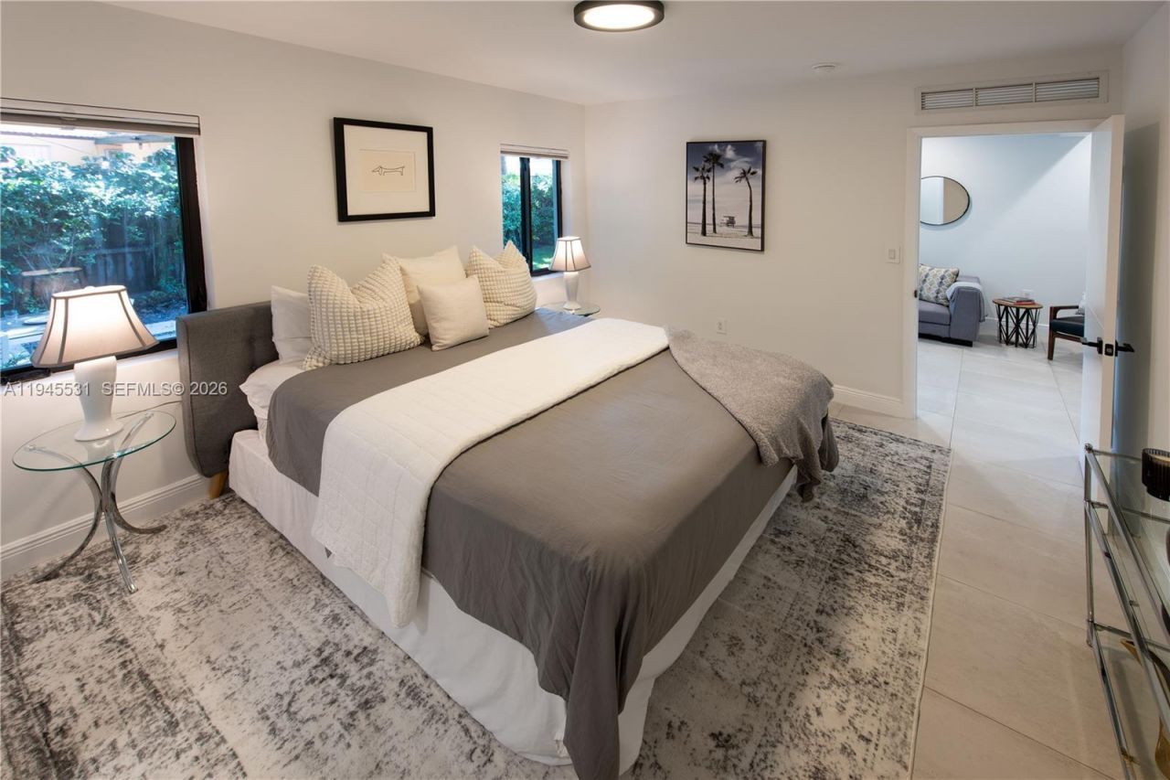 360 NE 87th St, El Portal, FL 33138 Photo