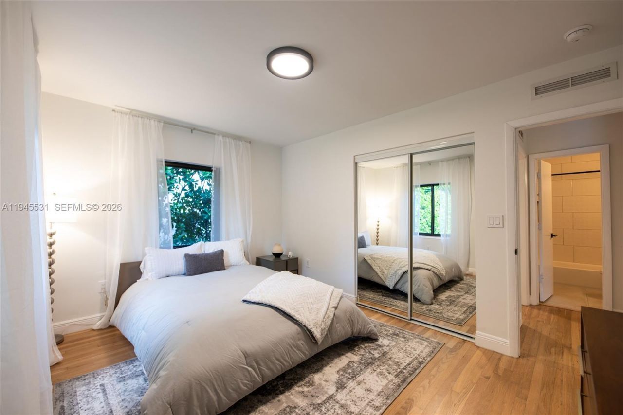 360 NE 87th St, El Portal, FL 33138 Photo