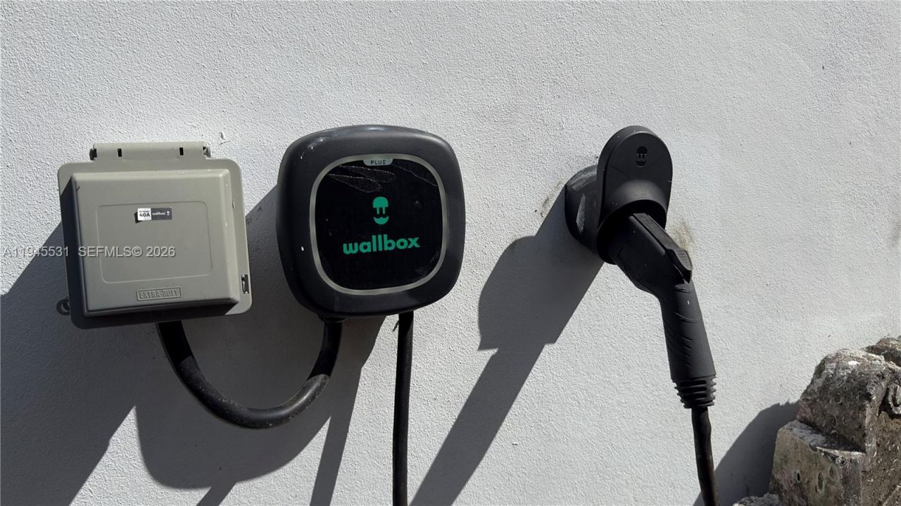 360 NE 87th St, El Portal, FL 33138 Photo