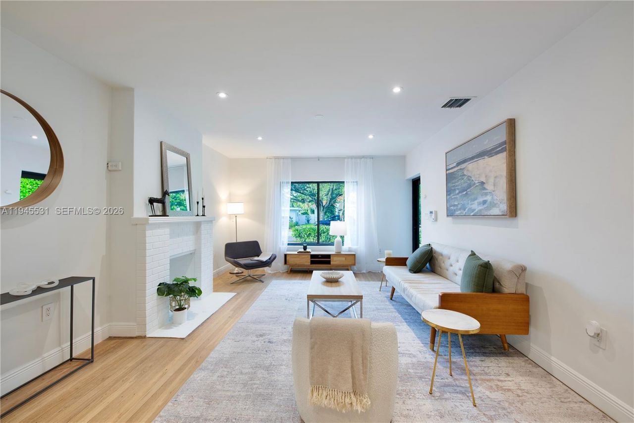 360 NE 87th St, El Portal, FL 33138 Photo