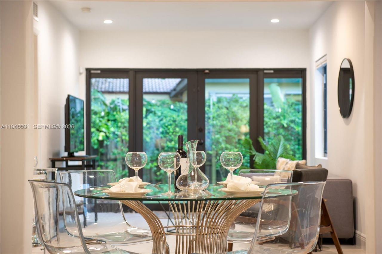 360 NE 87th St, El Portal, FL 33138 Photo