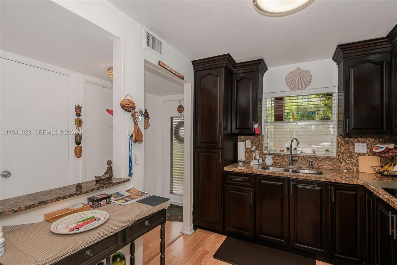 9881 NW Sunrise Lakes Blvd, Unit 106, Sunrise, FL 33322 Photo