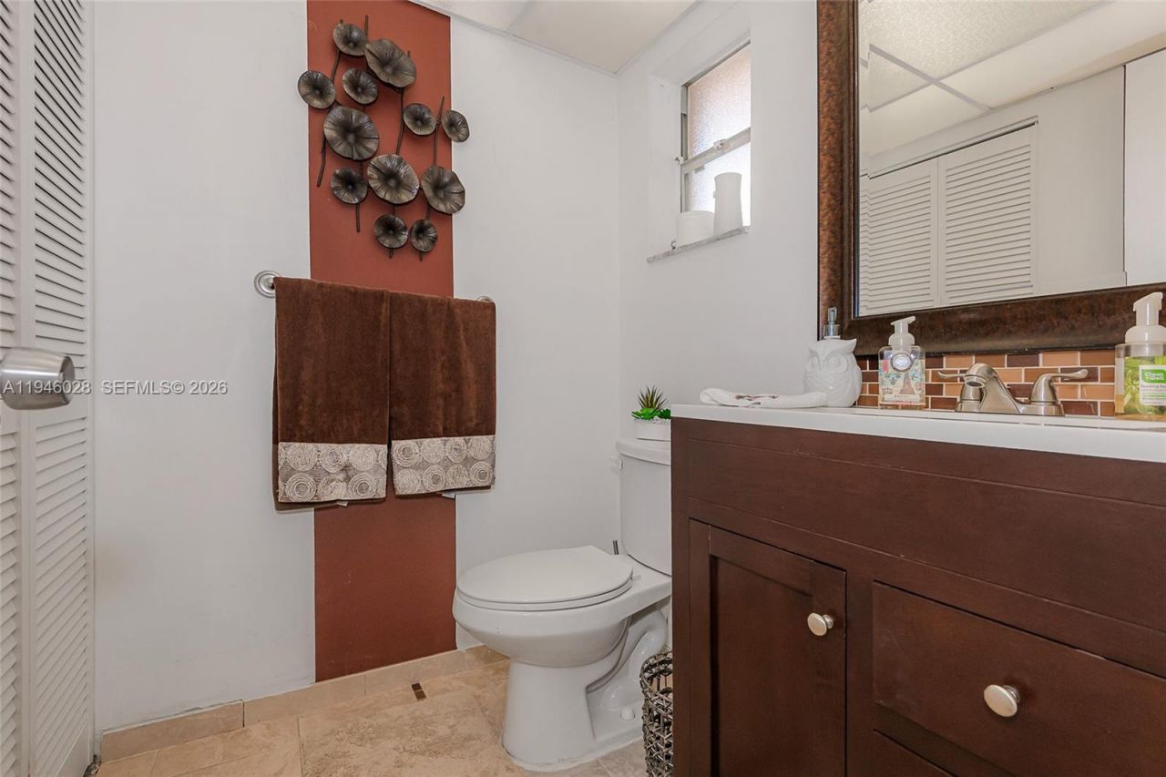 9881 NW Sunrise Lakes Blvd, Unit 106, Sunrise, FL 33322 Photo