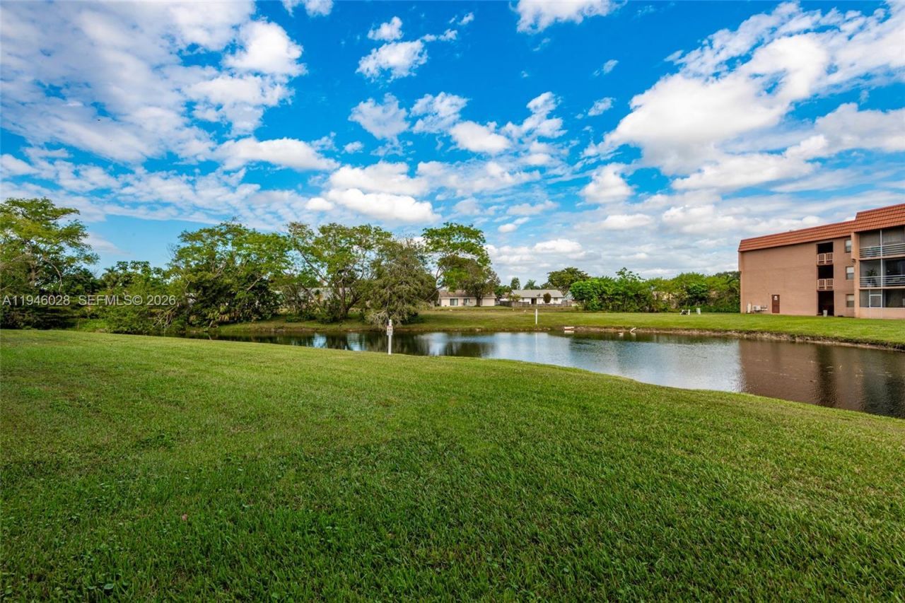 9881 NW Sunrise Lakes Blvd, Unit 106, Sunrise, FL 33322 Photo