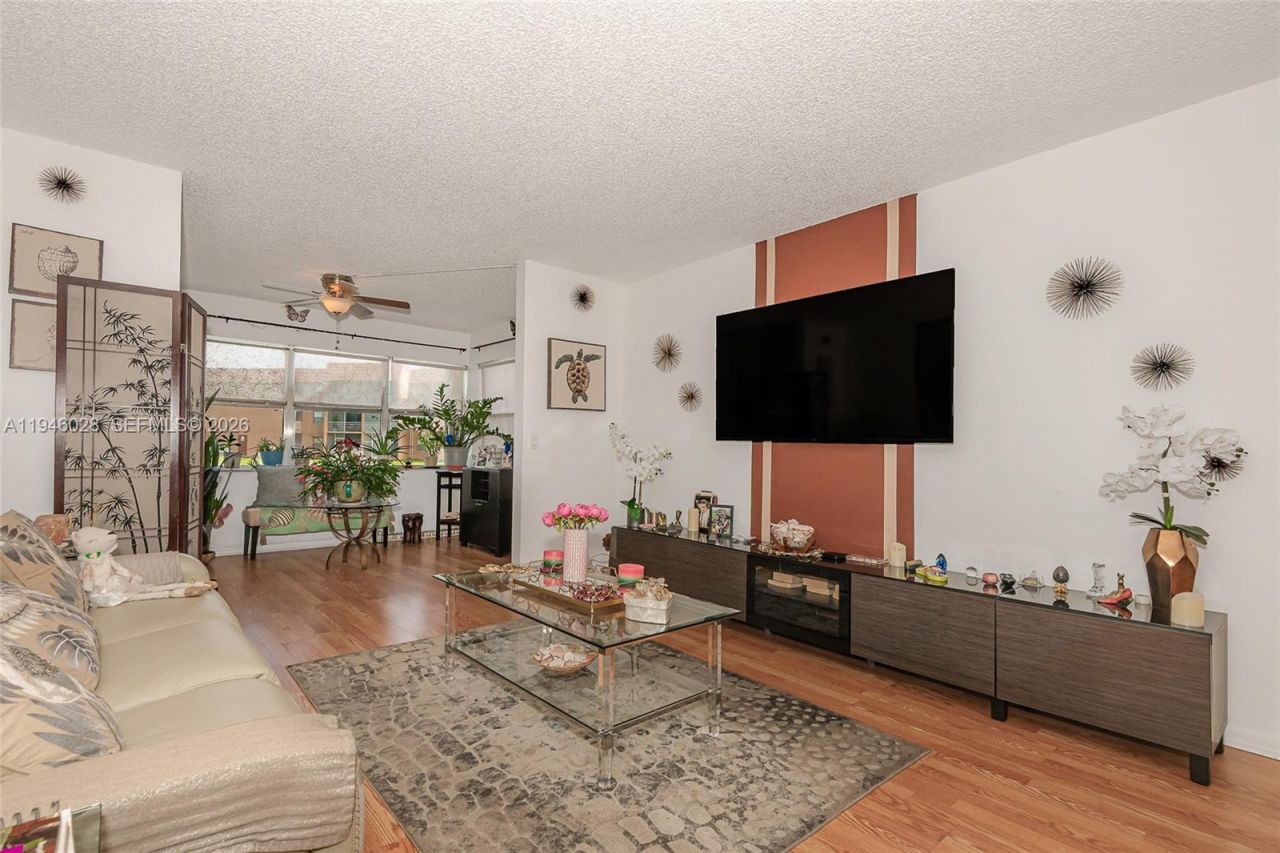 9881 NW Sunrise Lakes Blvd, Unit 106, Sunrise, FL 33322 Photo