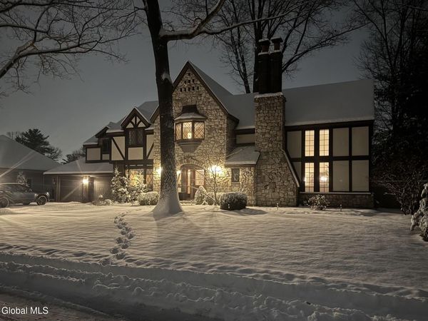 32 Fairway Court, Albany, NY 12208