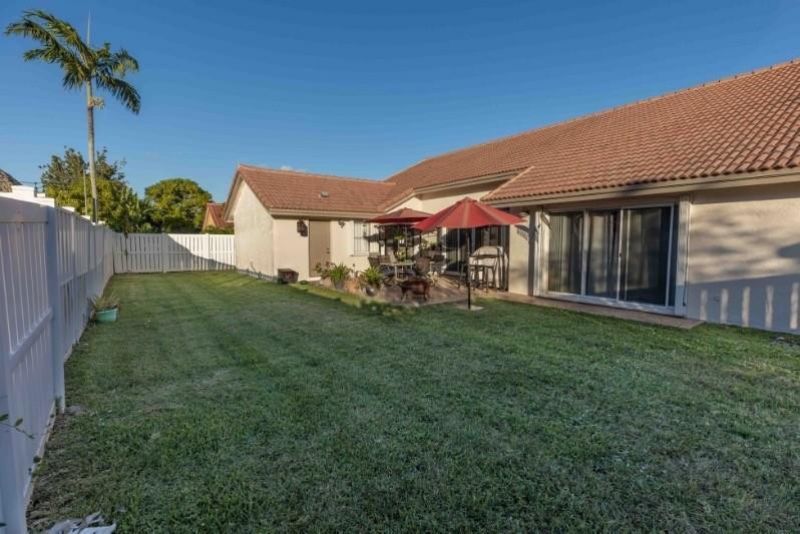 590 NW 161st Avenue, Pembroke Pines, FL 33028 Photo