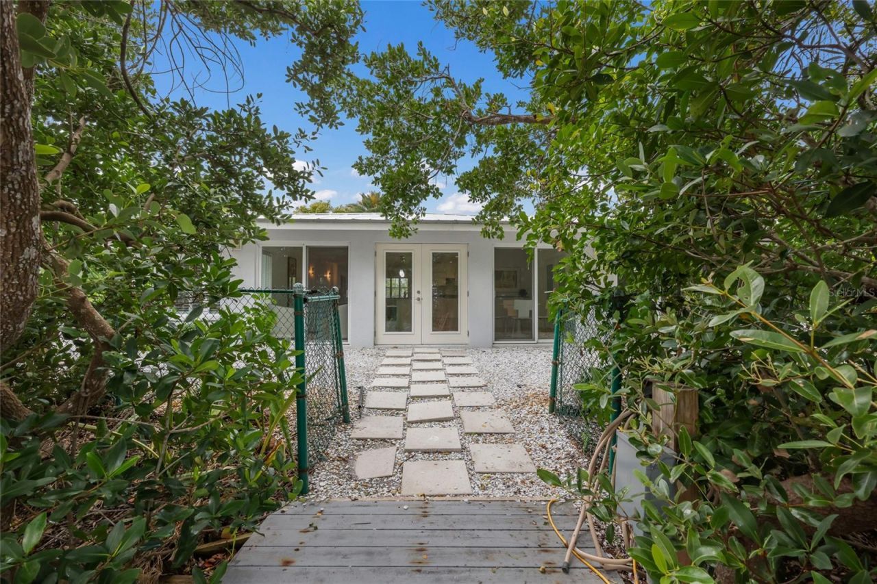 413 Poinsettia Road, Anna Maria, FL 34216 Photo