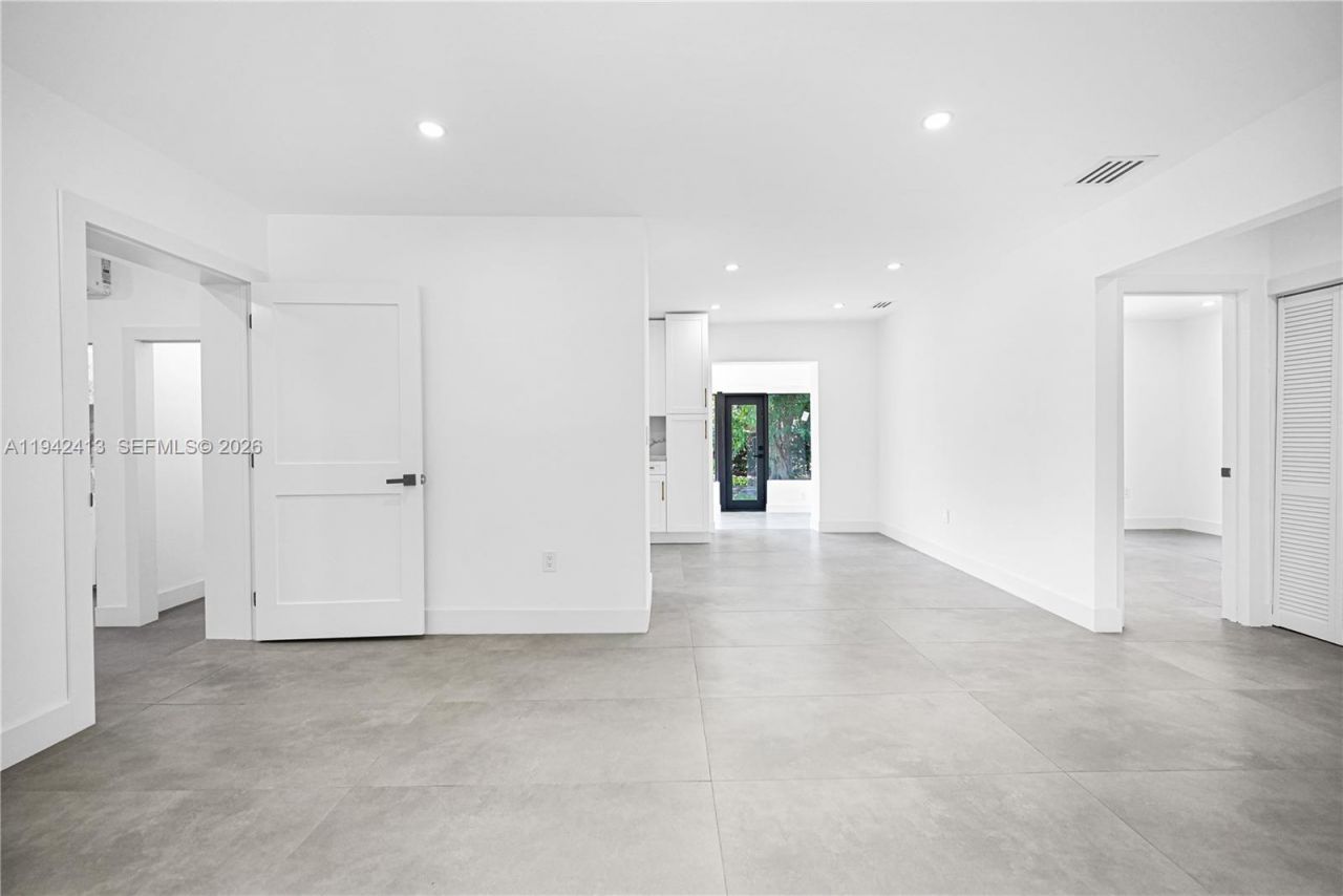 2261 SW 26th St, Miami, FL 33133 Photo