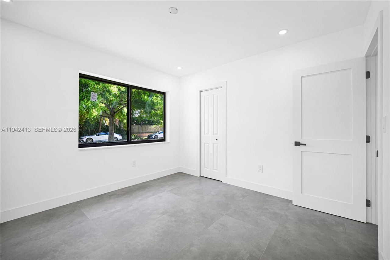 2261 SW 26th St, Miami, FL 33133 Photo