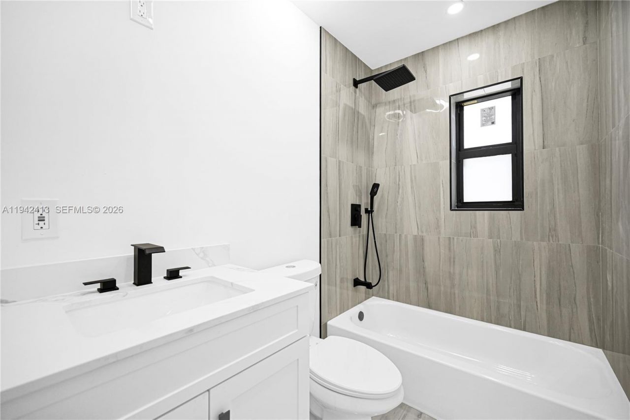 2261 SW 26th St, Miami, FL 33133 Photo