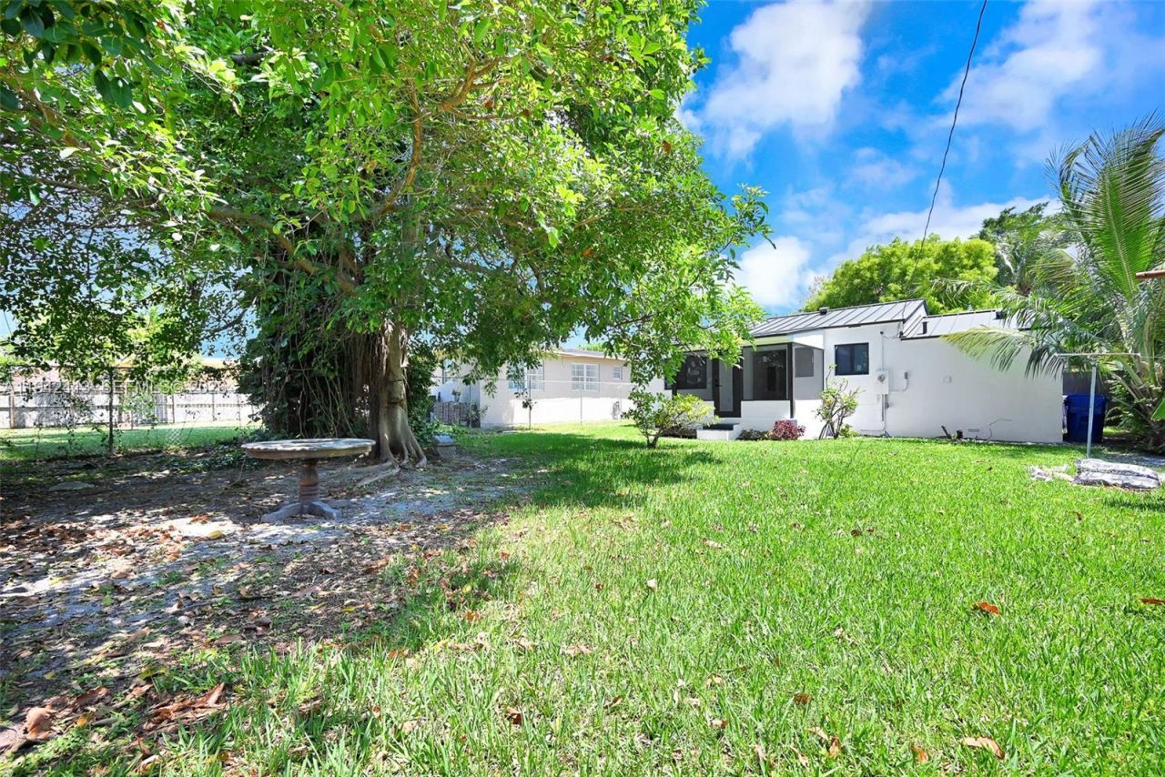 2261 SW 26th St, Miami, FL 33133 Photo