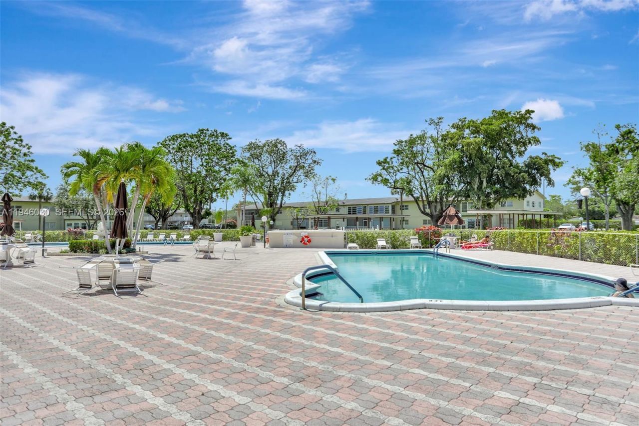 551 NW 80th Ter, Unit 203, Margate, FL 33063 Photo