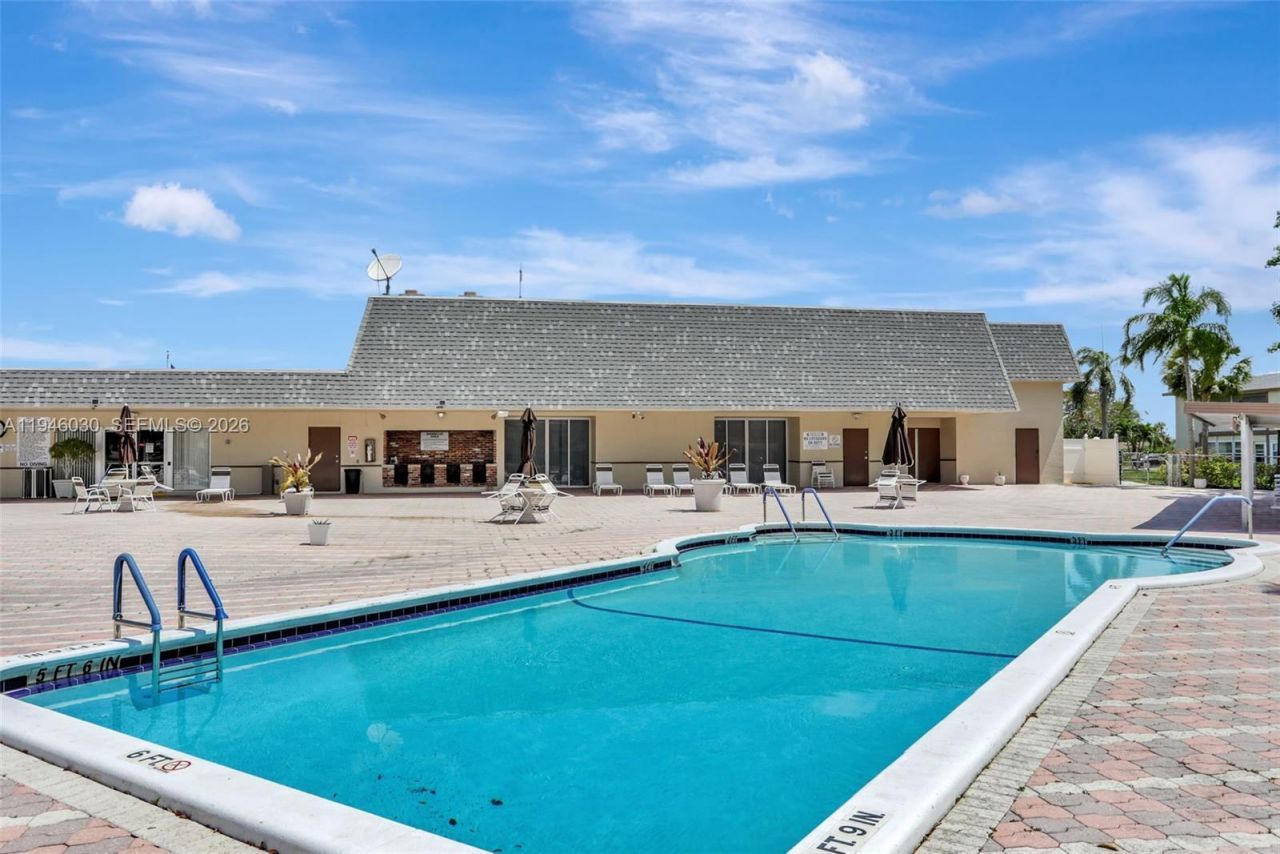 551 NW 80th Ter, Unit 203, Margate, FL 33063 Photo