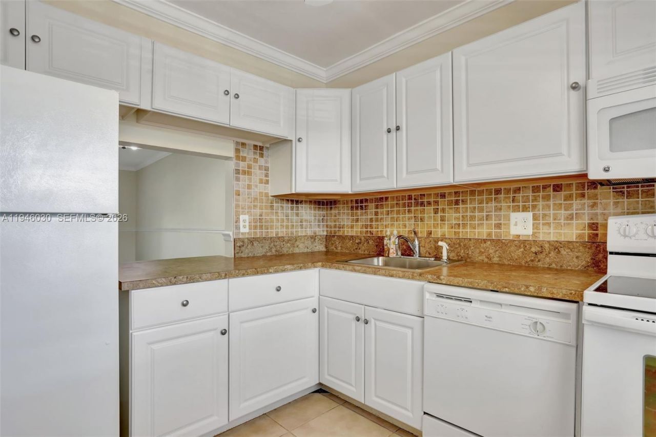 551 NW 80th Ter, Unit 203, Margate, FL 33063 Photo