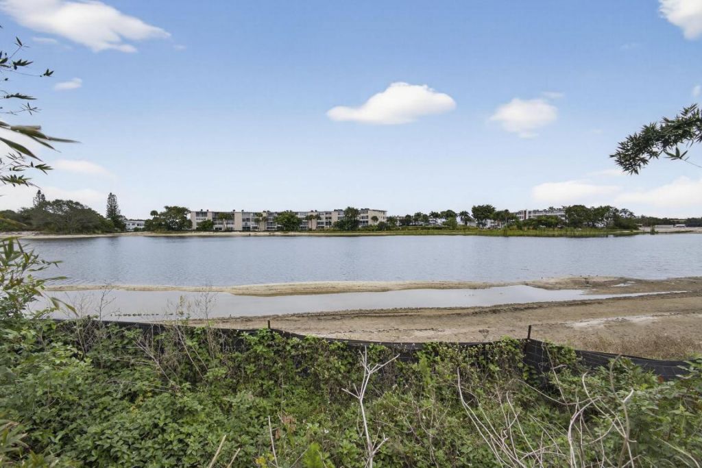 127 Southampton B, West Palm Beach, FL 33417 Main Photo