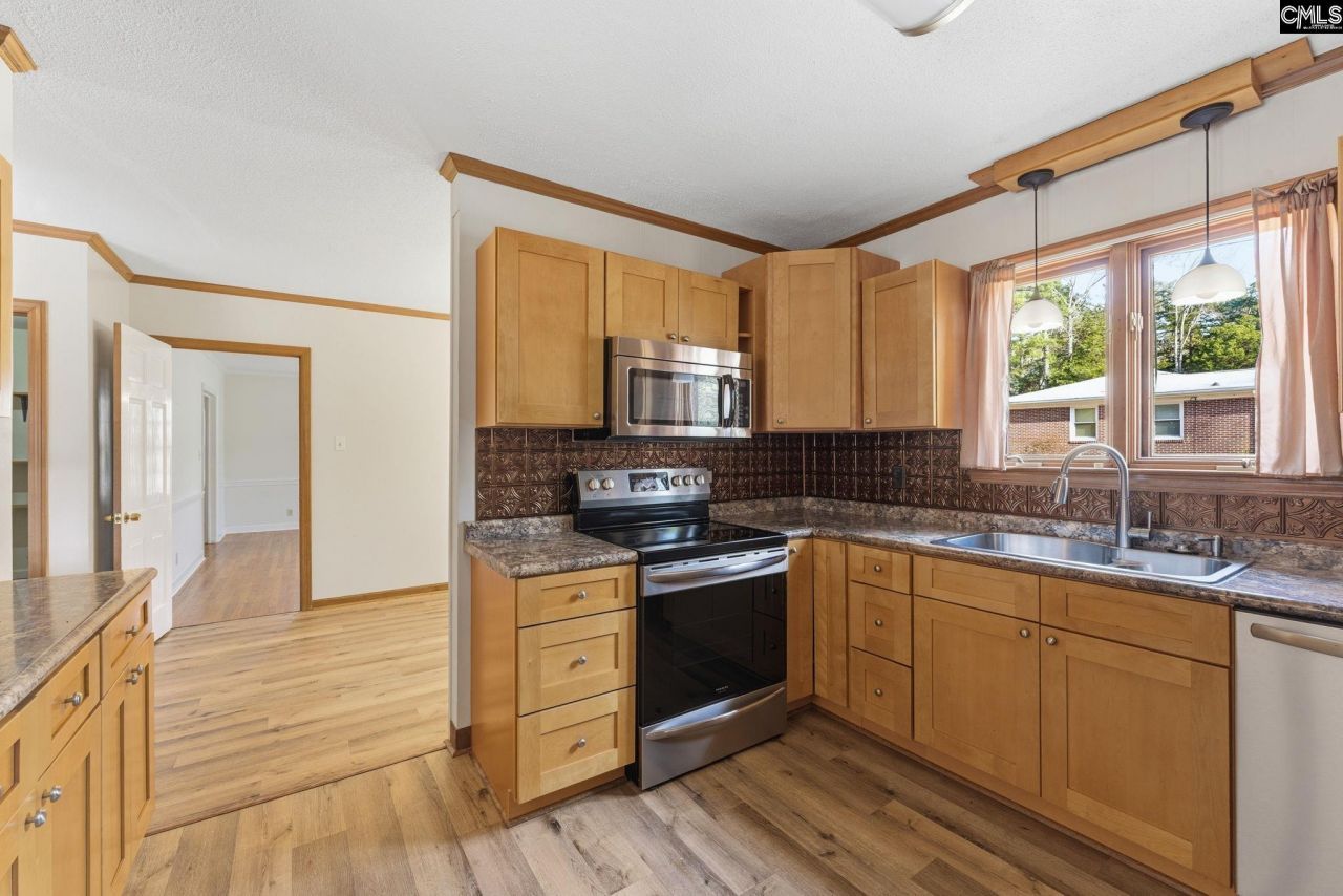 201 Hillcrest Drive Photo 13