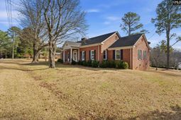 201 Hillcrest Drive photo 4