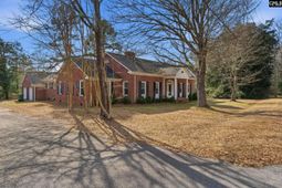 201 Hillcrest Drive photo 4