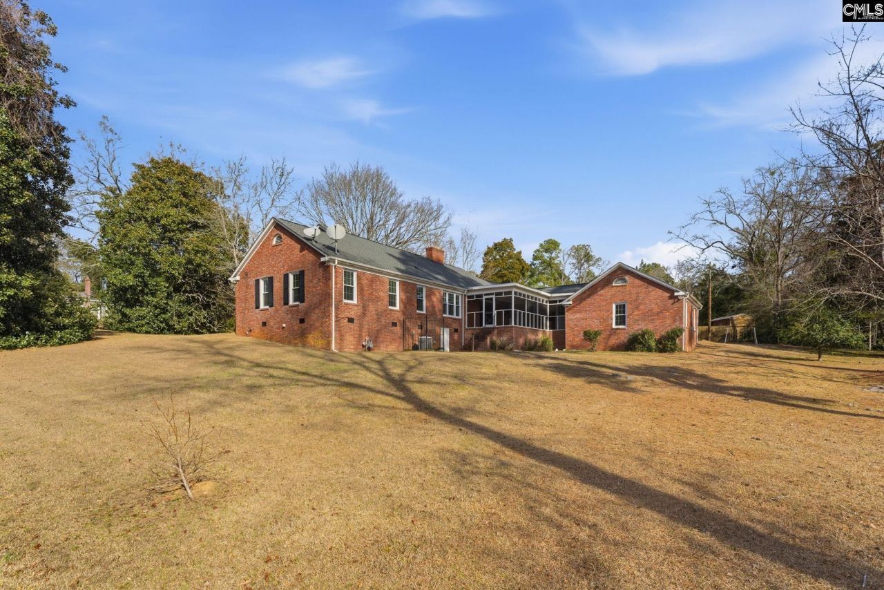 201 Hillcrest Drive Photo 5