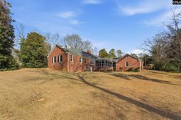 201 Hillcrest Drive photo 4