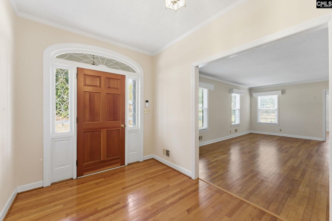 201 Hillcrest Drive Photo 6