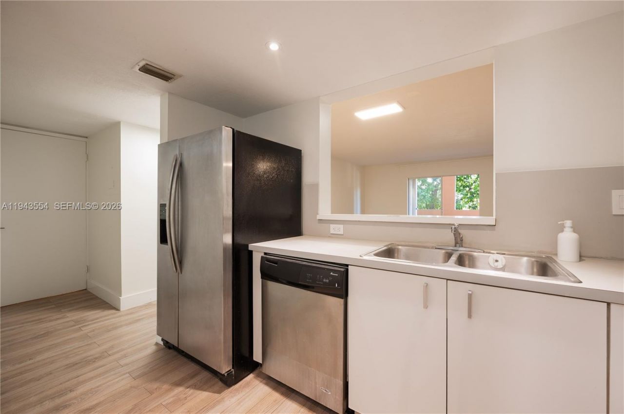 1 Alhambra Cir, Unit 203, Coral Gables, FL 33134 Photo