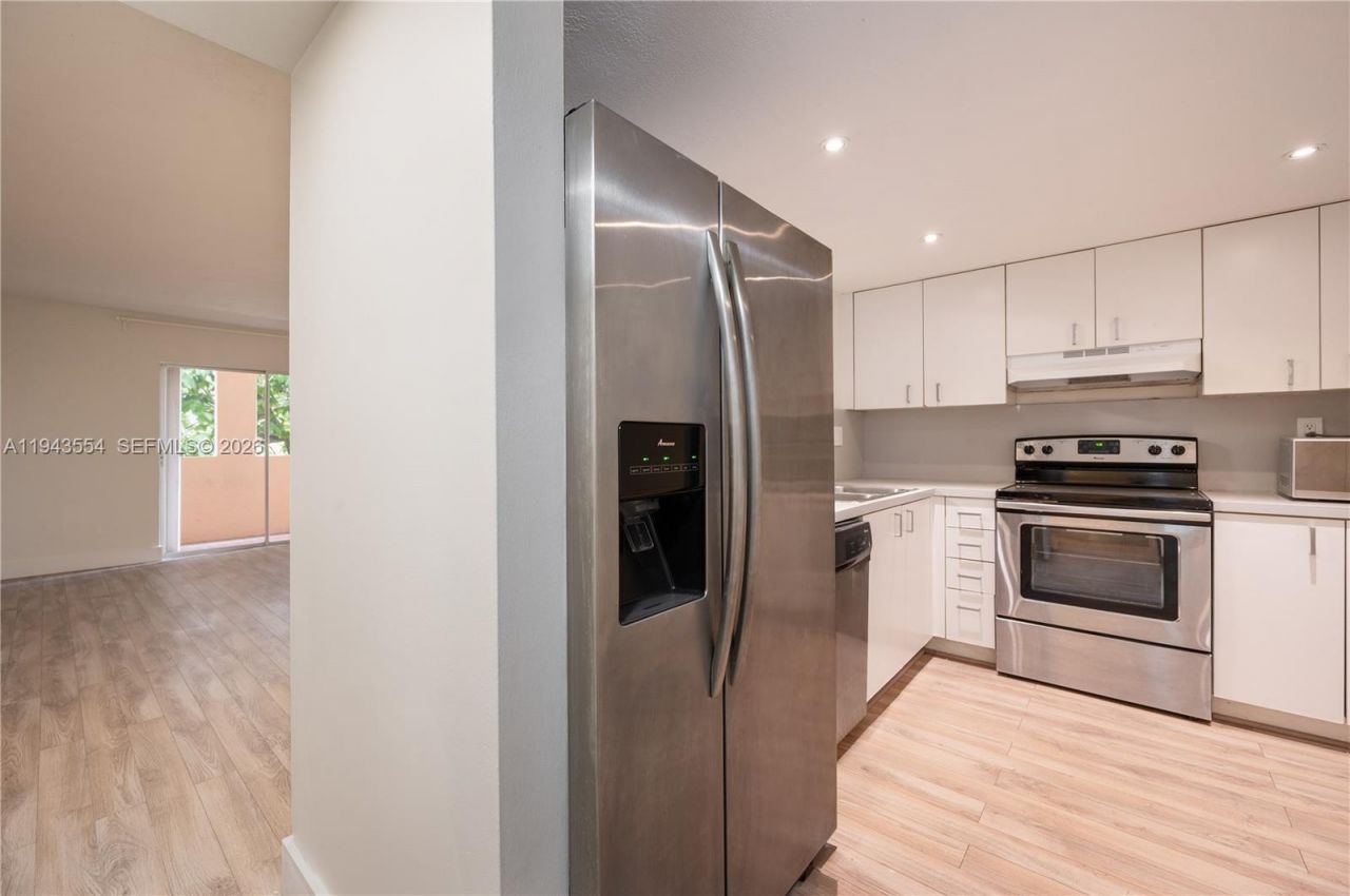 1 Alhambra Cir, Unit 203, Coral Gables, FL 33134 Photo