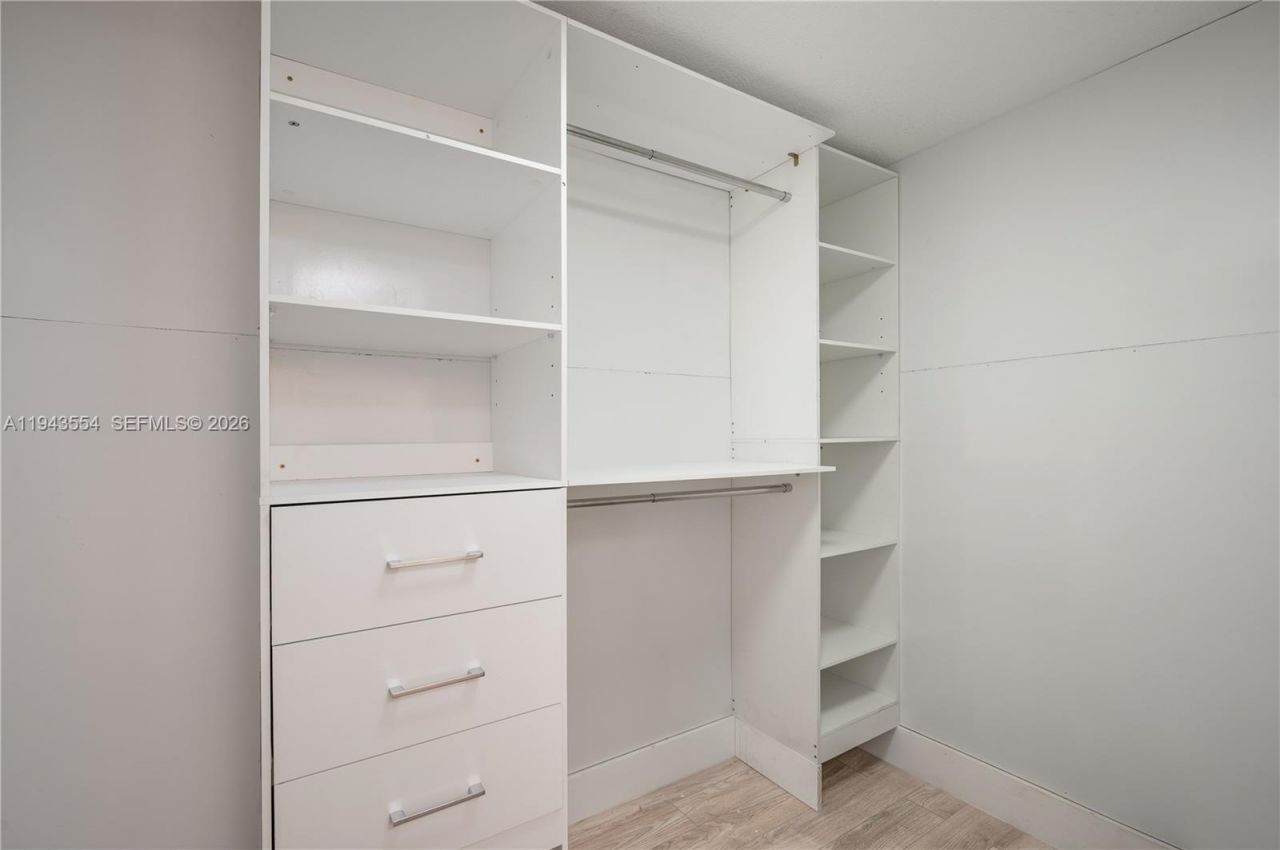 1 Alhambra Cir, Unit 203, Coral Gables, FL 33134 Photo