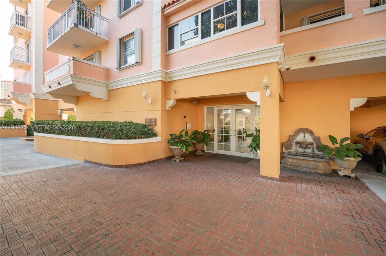 1 Alhambra Cir, Unit 203, Coral Gables, FL 33134 Photo