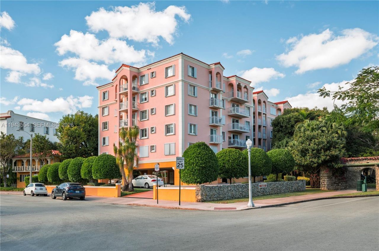 1 Alhambra Cir, Unit 203, Coral Gables, FL 33134 Photo