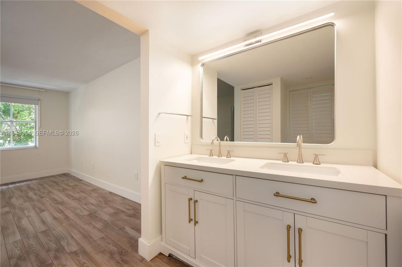 1 Alhambra Cir, Unit 203, Coral Gables, FL 33134 Photo