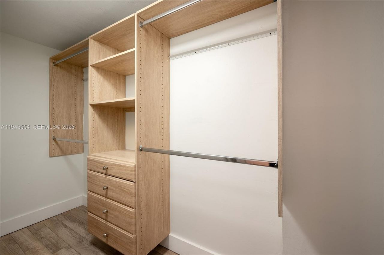 1 Alhambra Cir, Unit 203, Coral Gables, FL 33134 Photo