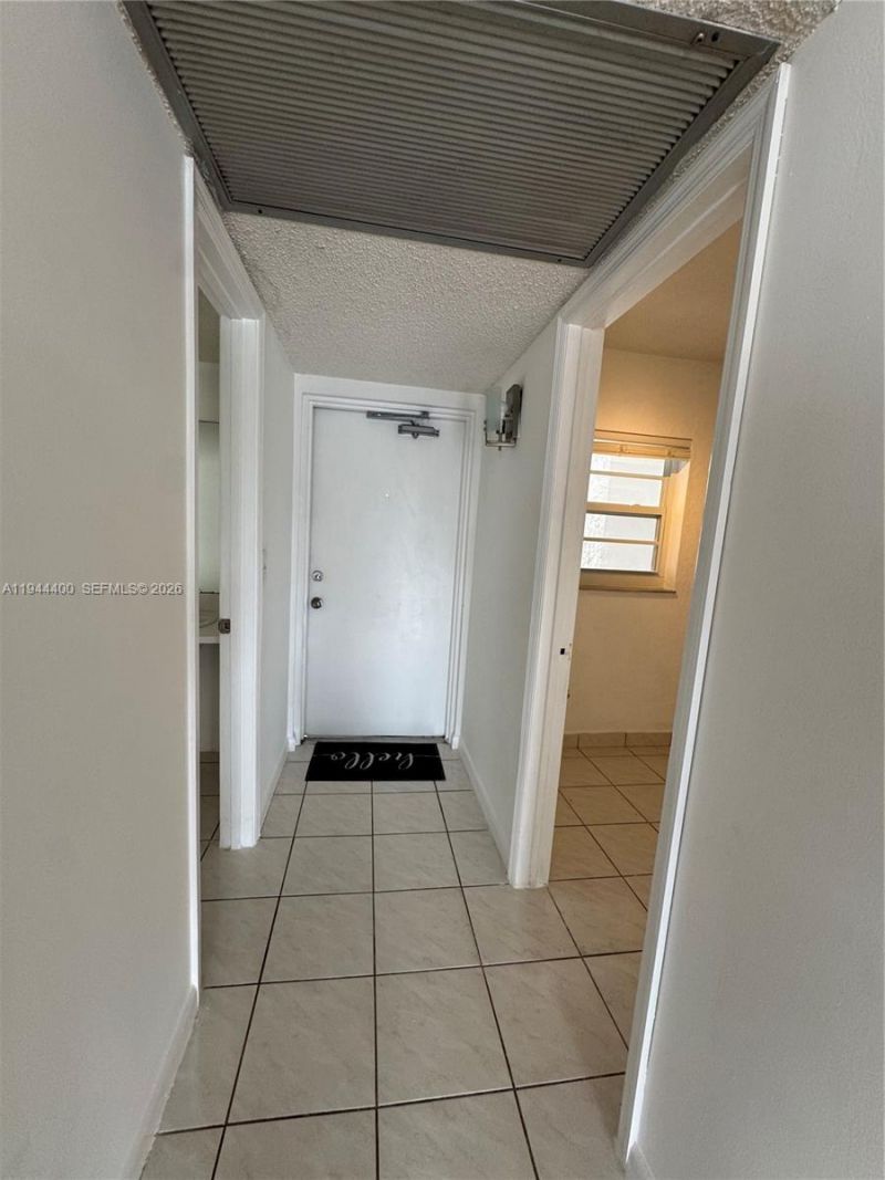 9330 Lagoon Pl, Unit 201, Davie, FL 33324 Photo