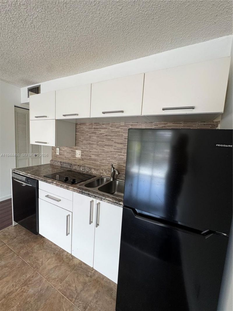 9330 Lagoon Pl, Unit 201, Davie, FL 33324 Photo