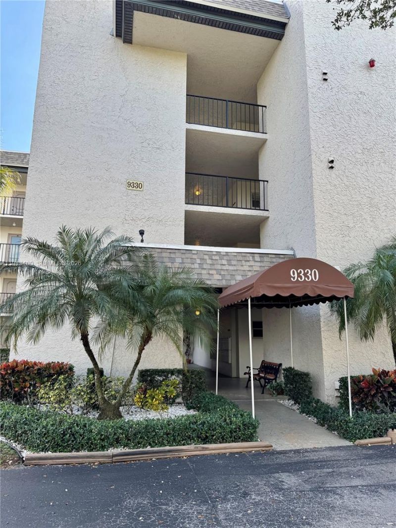 9330 Lagoon Pl, Unit 201, Davie, FL 33324 Photo