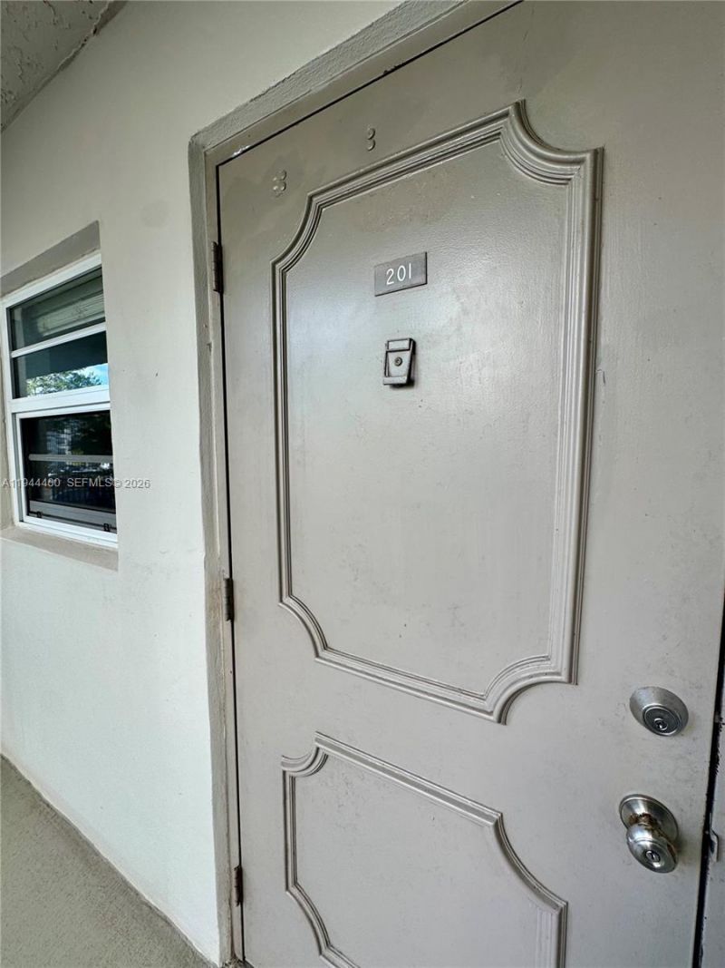 9330 Lagoon Pl, Unit 201, Davie, FL 33324 Photo