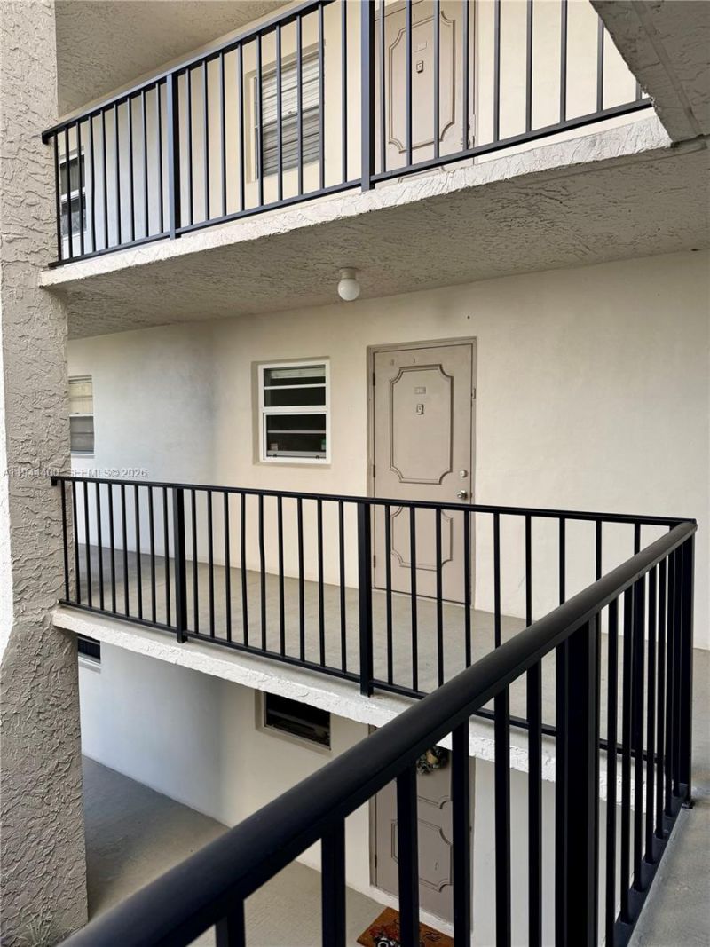 9330 Lagoon Pl, Unit 201, Davie, FL 33324 Photo