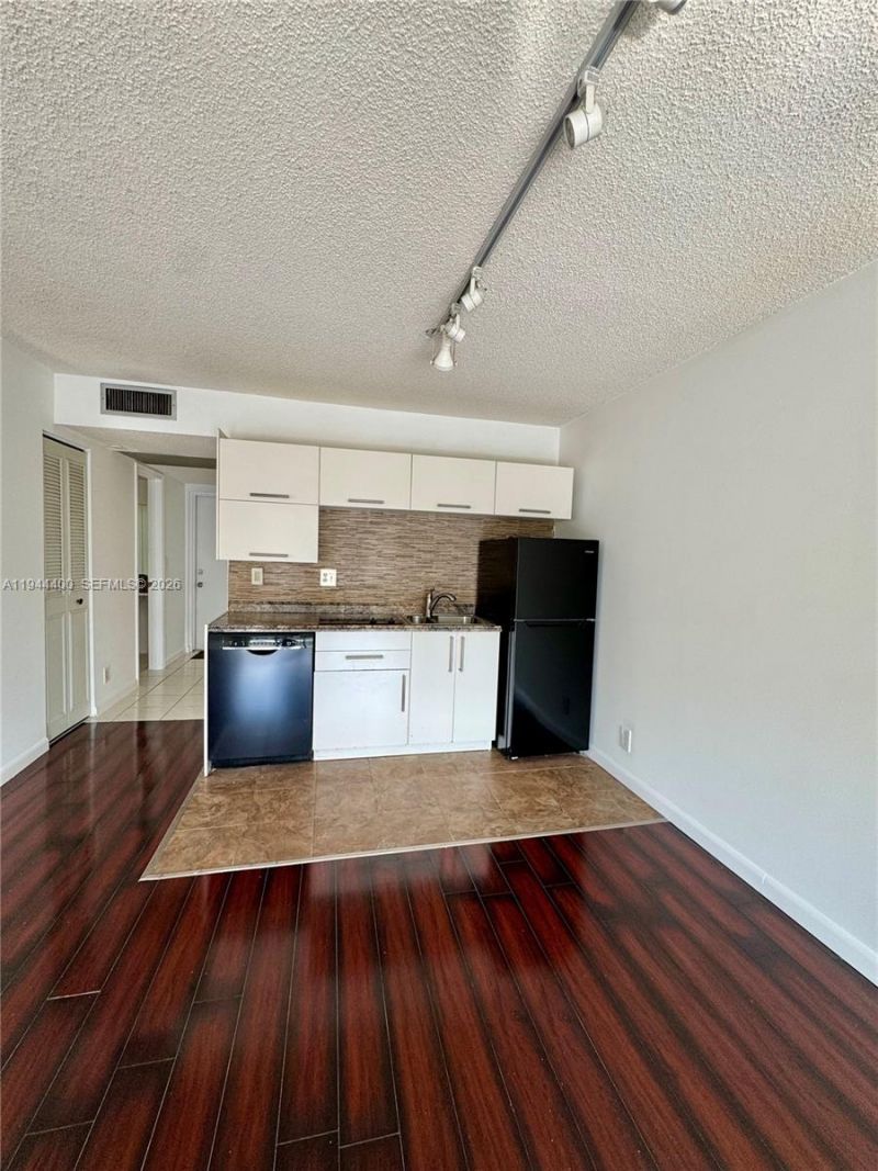 9330 Lagoon Pl, Unit 201, Davie, FL 33324 Photo