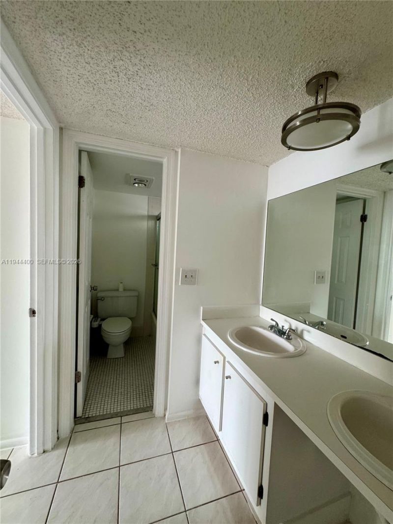 9330 Lagoon Pl, Unit 201, Davie, FL 33324 Photo