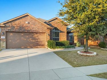 1045 Doe Meadow Drive, Fort Worth, TX 76028