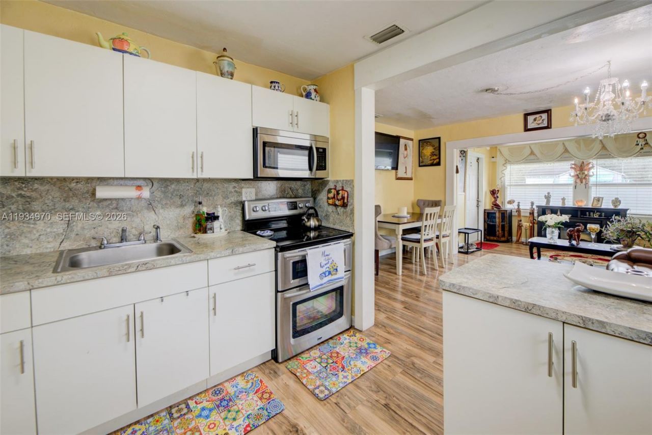 1911 NW 52nd St , Miami, FL 33142 Photo