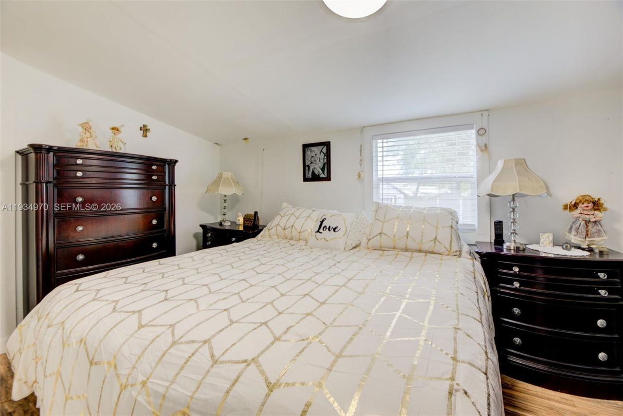 1911 NW 52nd St , Miami, FL 33142 Photo