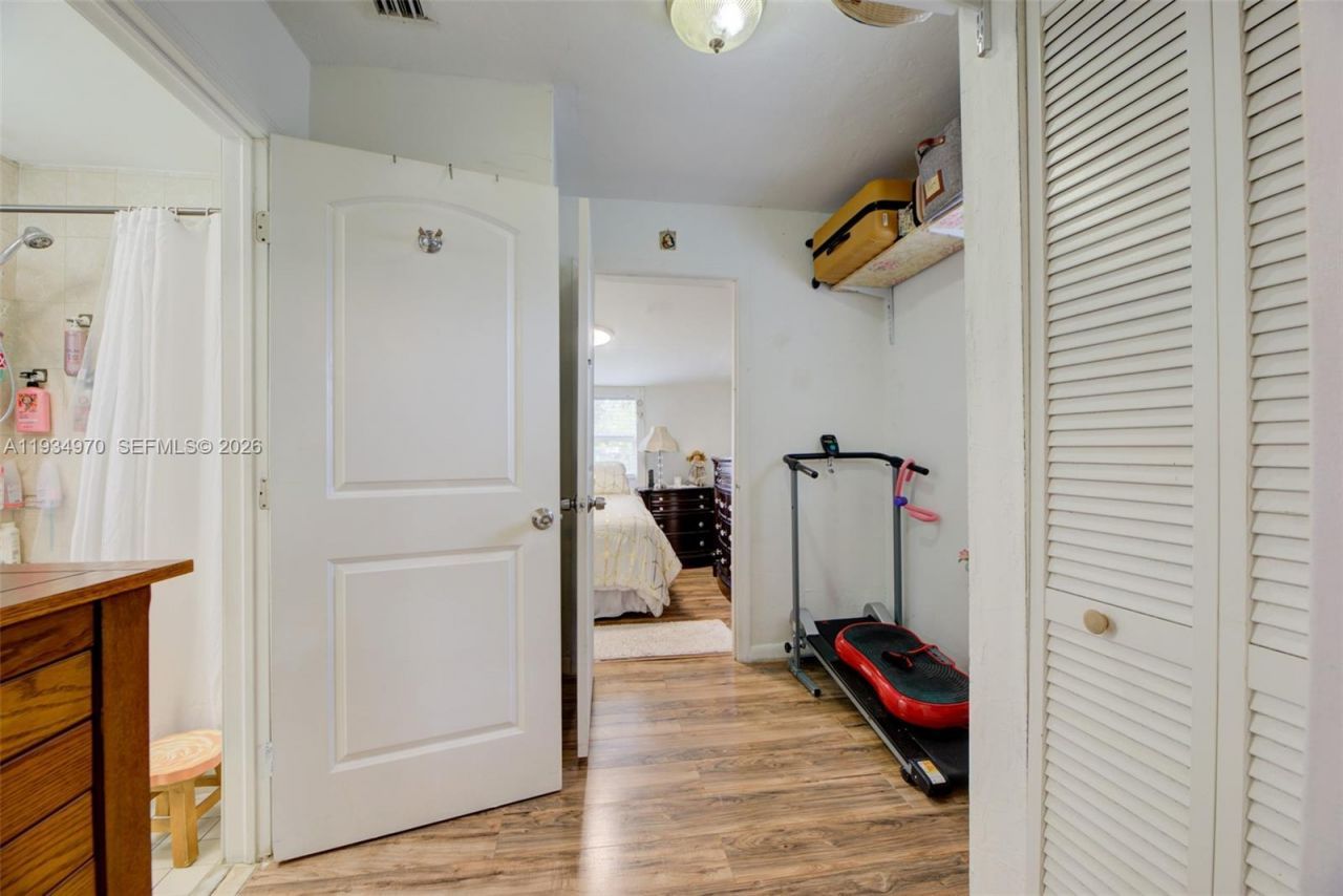 1911 NW 52nd St , Miami, FL 33142 Photo