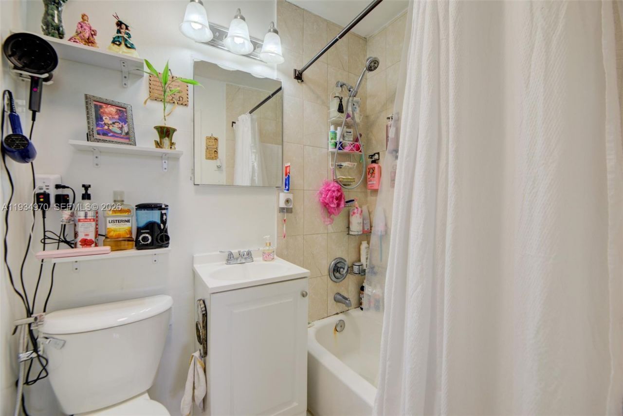 1911 NW 52nd St , Miami, FL 33142 Photo