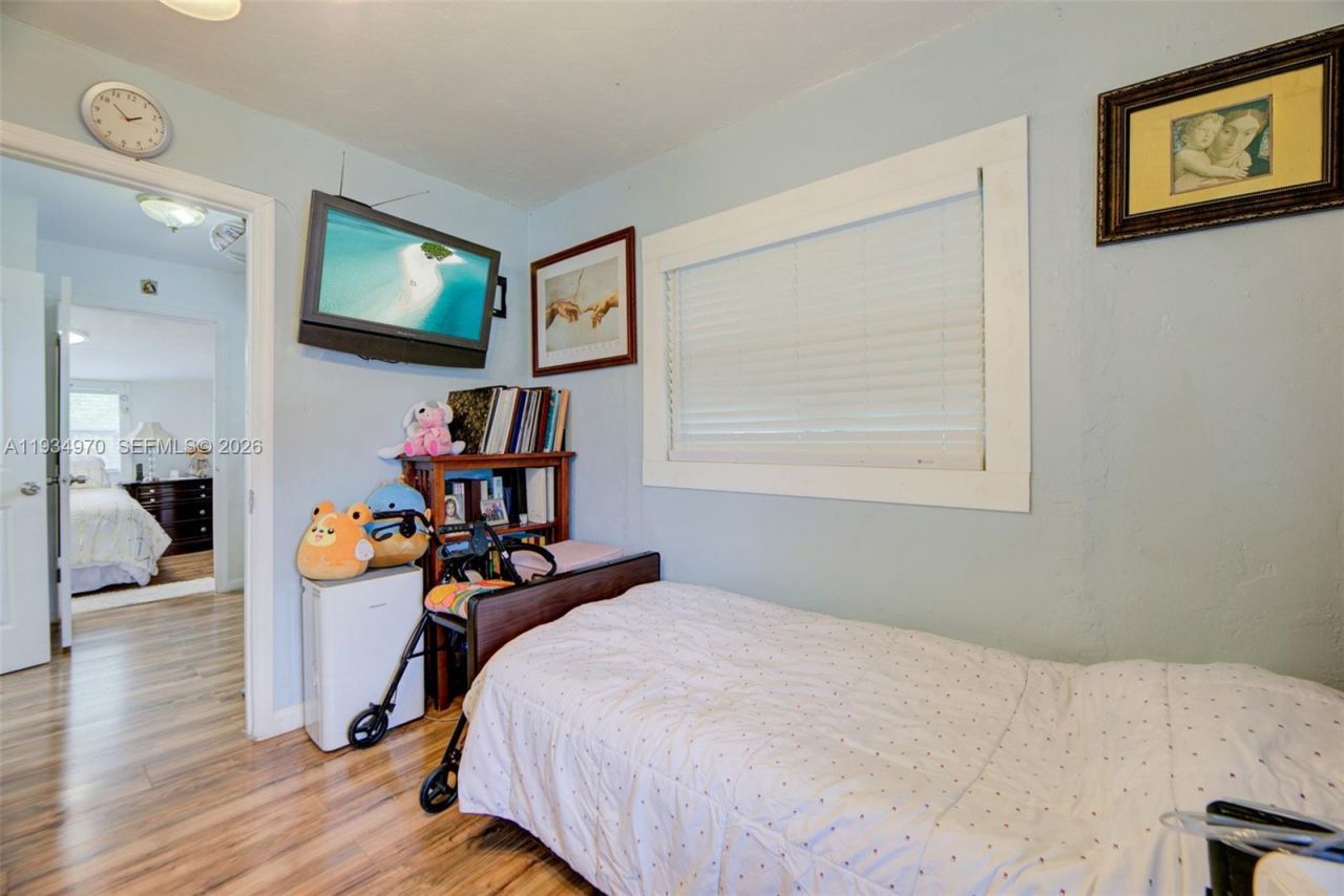 1911 NW 52nd St , Miami, FL 33142 Photo