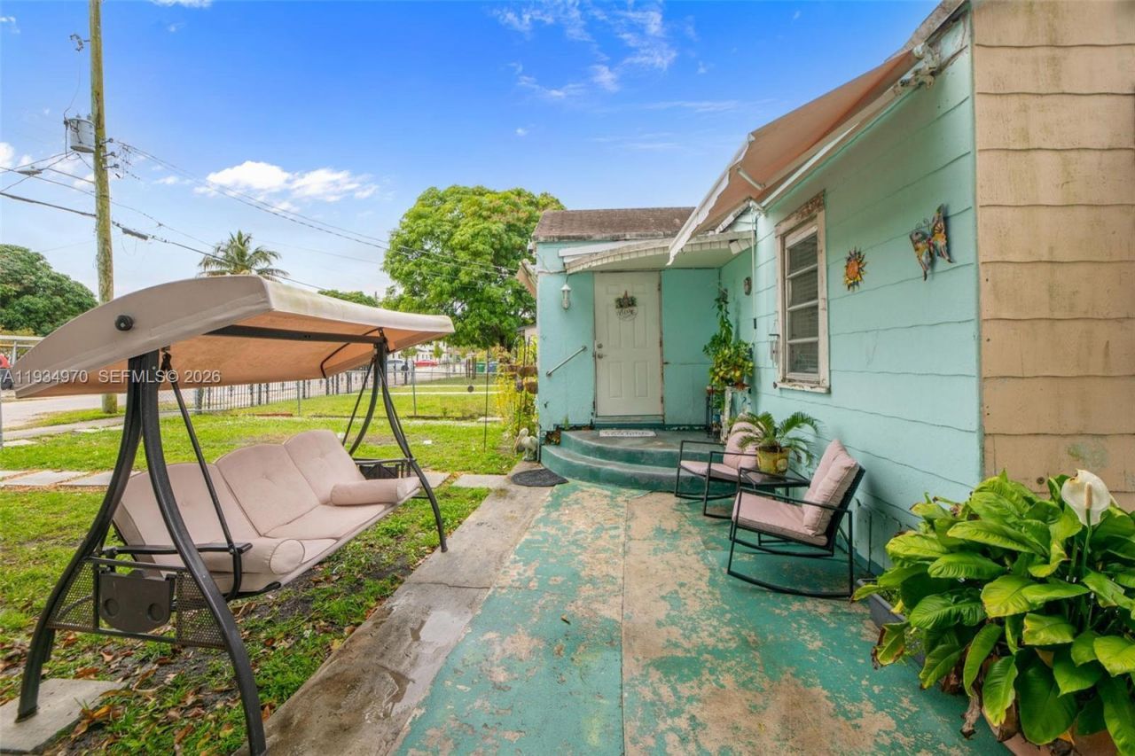 1911 NW 52nd St , Miami, FL 33142 Photo