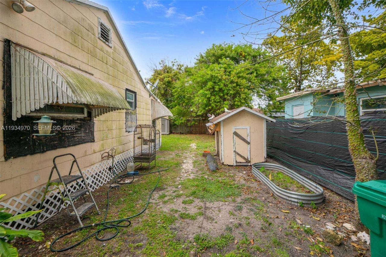 1911 NW 52nd St , Miami, FL 33142 Photo