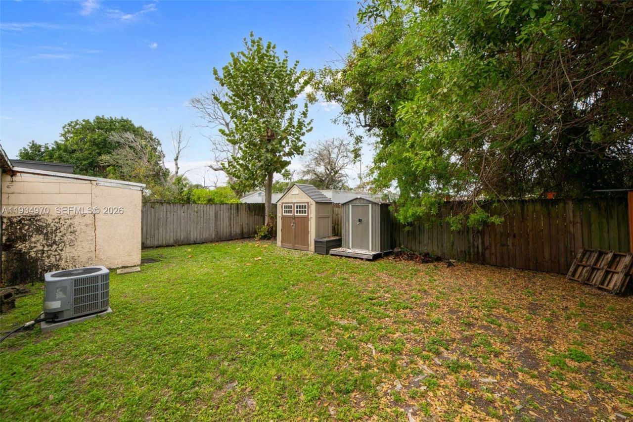 1911 NW 52nd St , Miami, FL 33142 Photo